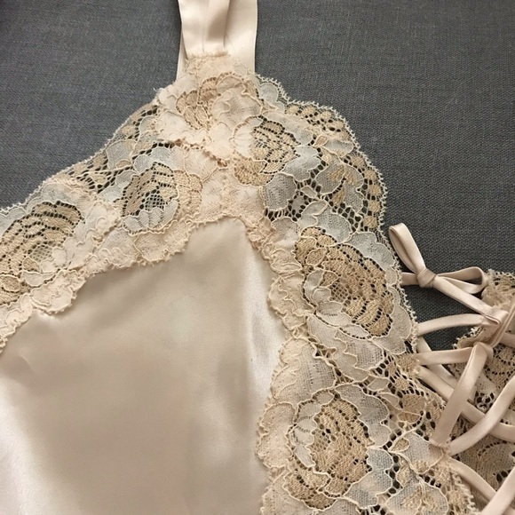 Gorgeous Vintage Victoria's Secret Lace and Satin Slip - Picture 10 of 15